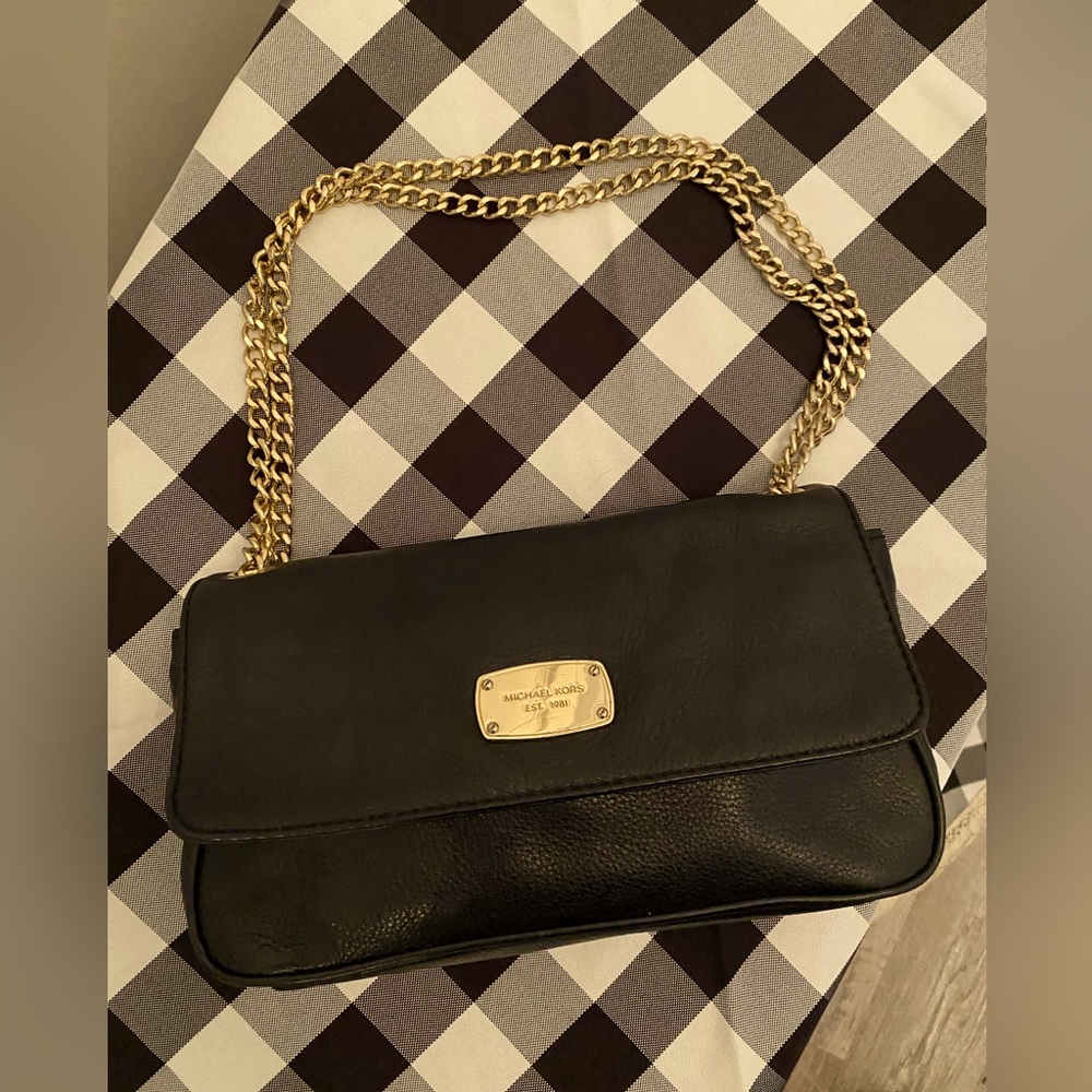 Black small shoulder bag